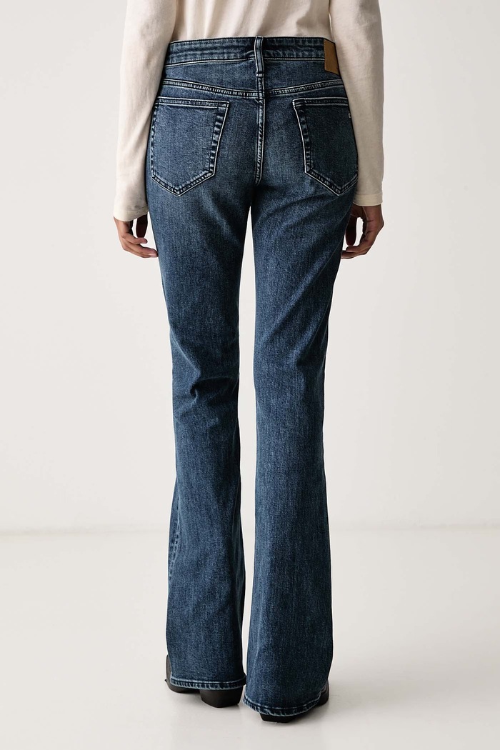 Odzież rag & bone Jeansy bootcut damskie Kinsley RJ4B26P1FSA niebieski
