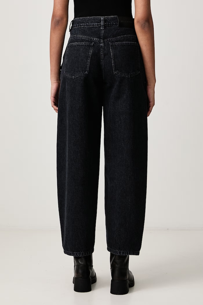 Odzież Maison Kitsuné Jeansy straight damskie QW01109WD4031 granatowy
