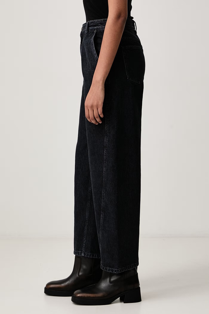 Jeansy straight damskie Maison Kitsuné QW01109WD4031 granatowy
