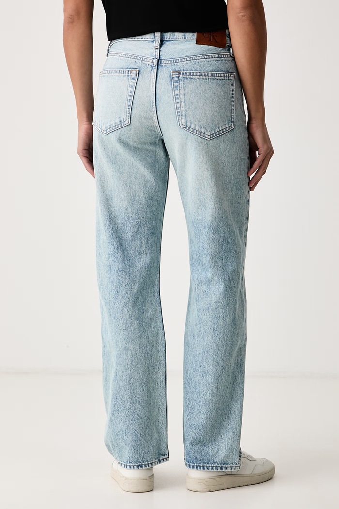 Calvin Klein Jeans Jeansy relaxed fit damskie LV147C700G niebieski AW26