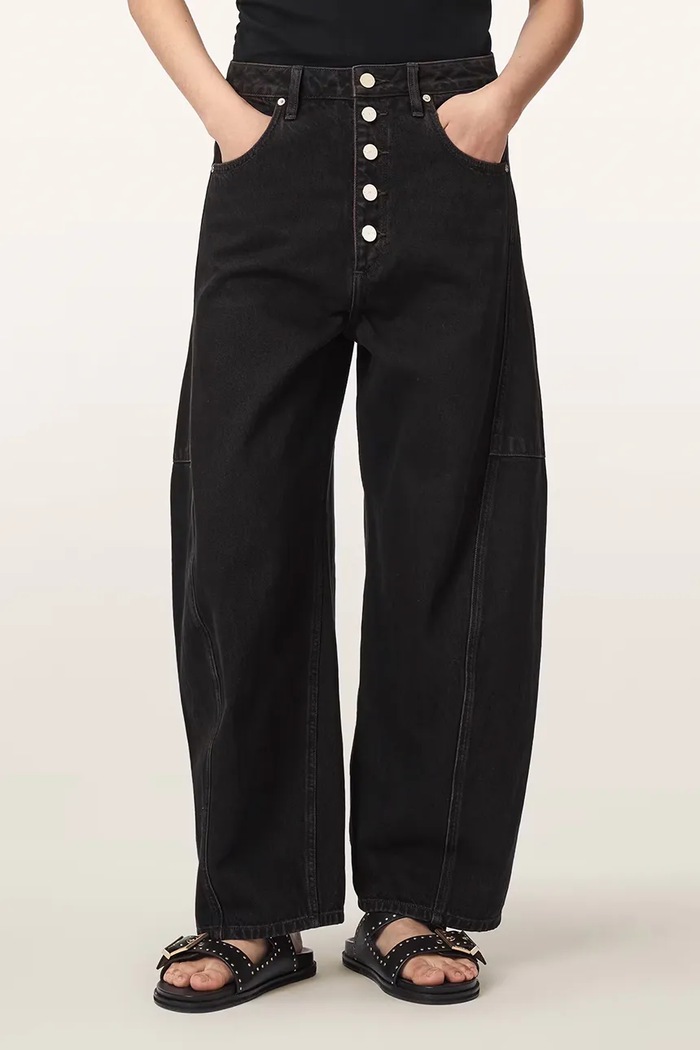 AllSaints Jeansy barrel damskie CARTER BUTTON JEAN brązowy W003EF