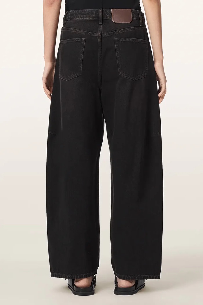 AllSaints Jeansy barrel damskie CARTER BUTTON JEAN W003EF brązowy AW26