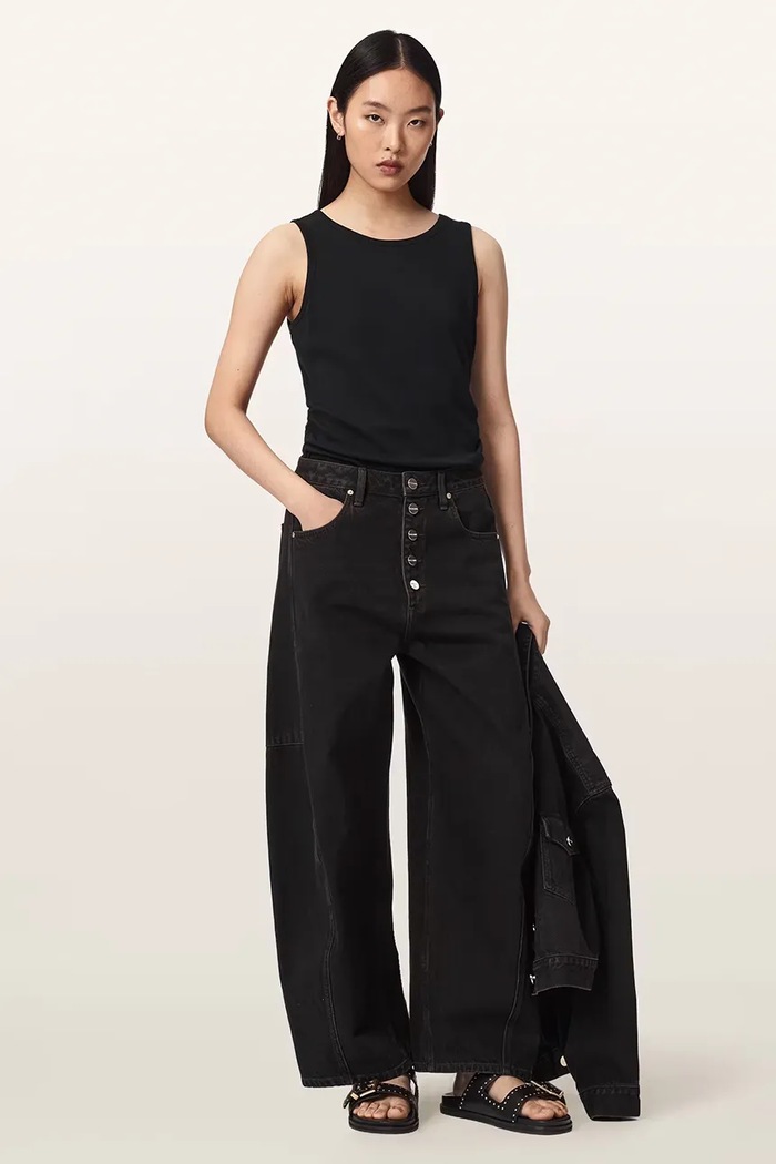 Odzież AllSaints Jeansy barrel damskie CARTER BUTTON JEAN W003EF brązowy