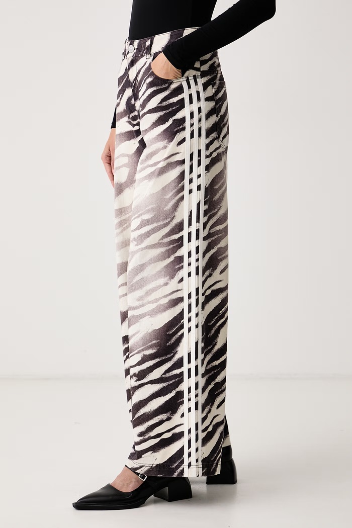 Wide leg traperice za žene Adilenium Season 6 Zebra Wide Leg adidas Originals LH1954 smeđa