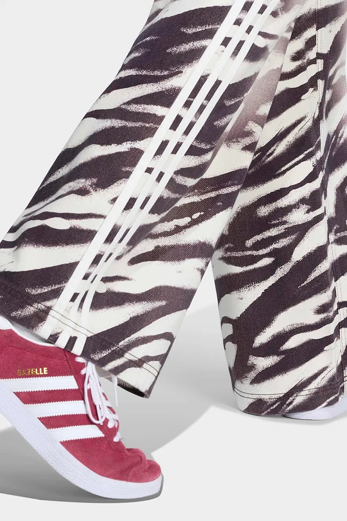 Jeansy wide leg damskie Adilenium Season 6 Zebra Wide Leg adidas Originals brązowy LH1954