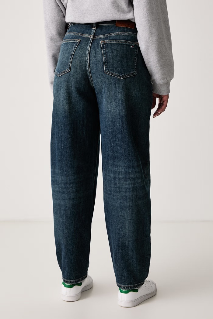Oblačila Tommy Jeans Balonaste kavbojke ženske DW0DW23934 mornarsko modra