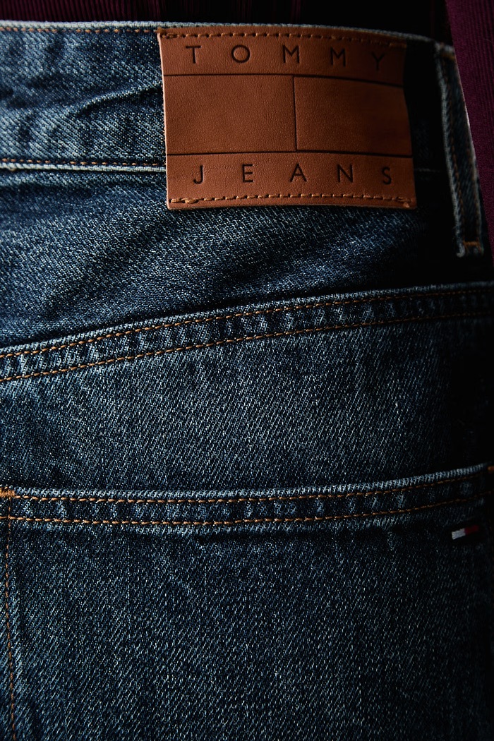 Relaxed fit traperice za žene Tommy Jeans DW0DW23564 mornarsko plava