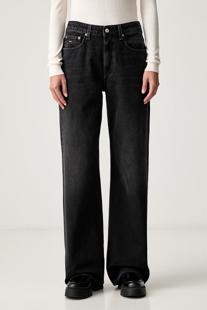 Tommy Jeans kavbojke relaxed kroja ženske črna DW0DW23815