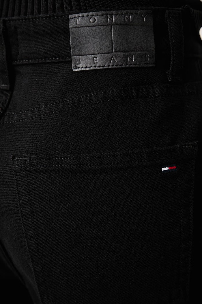 Mom fit traperice za žene Tommy Jeans DW0DW23569 crna