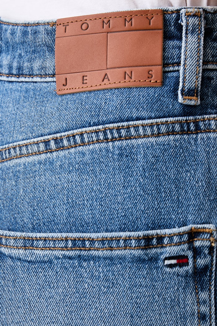 Tommy Jeans kavbojke relaxed kroja ženske modra DW0DW23566