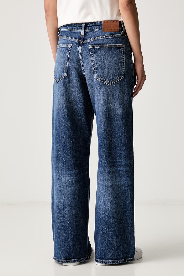 Oblačila Tommy Jeans loose kavbojke ženske DW0DW23565 mornarsko modra