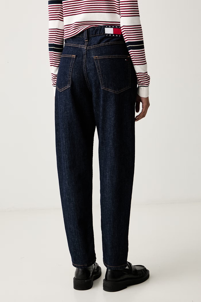 Odzież Tommy Jeans jeansy tapered damskie DW0DW23497 granatowy