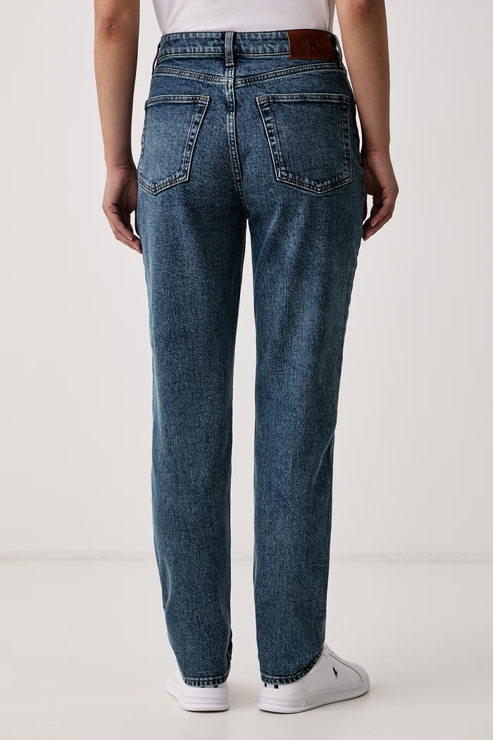 Odzież Calvin Klein Jeans Jeansy mom fit damskie LV047H715G niebieski