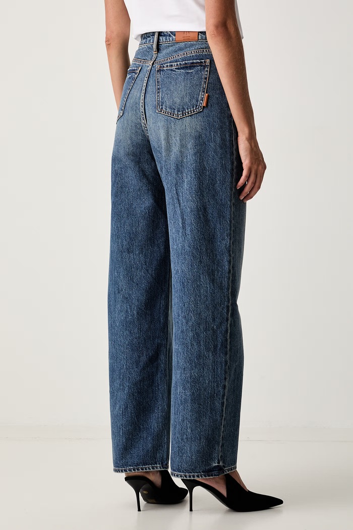 Oblačila Armani Exchange kavbojke relaxed kroja ženske XW000100.AF21360 modra