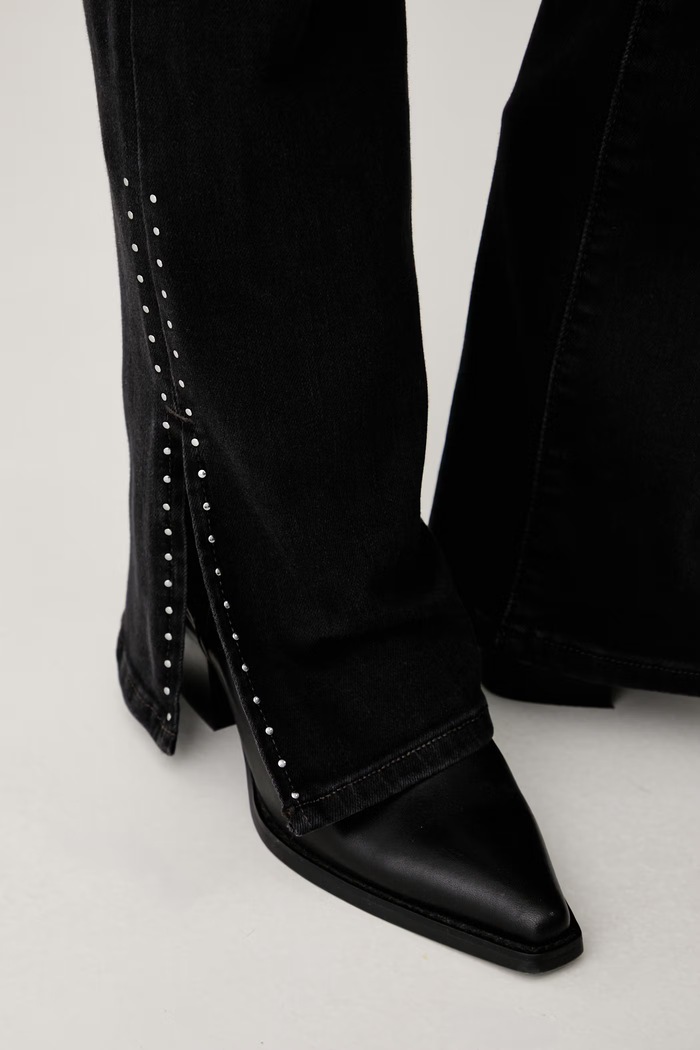Levi's bootcut kavbojke ženske 725 STUDDED SLIT HEM 008T4 črna