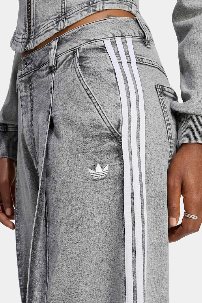 Jeansy wide leg damskie Denim Pleats adidas Originals LF3777 szary