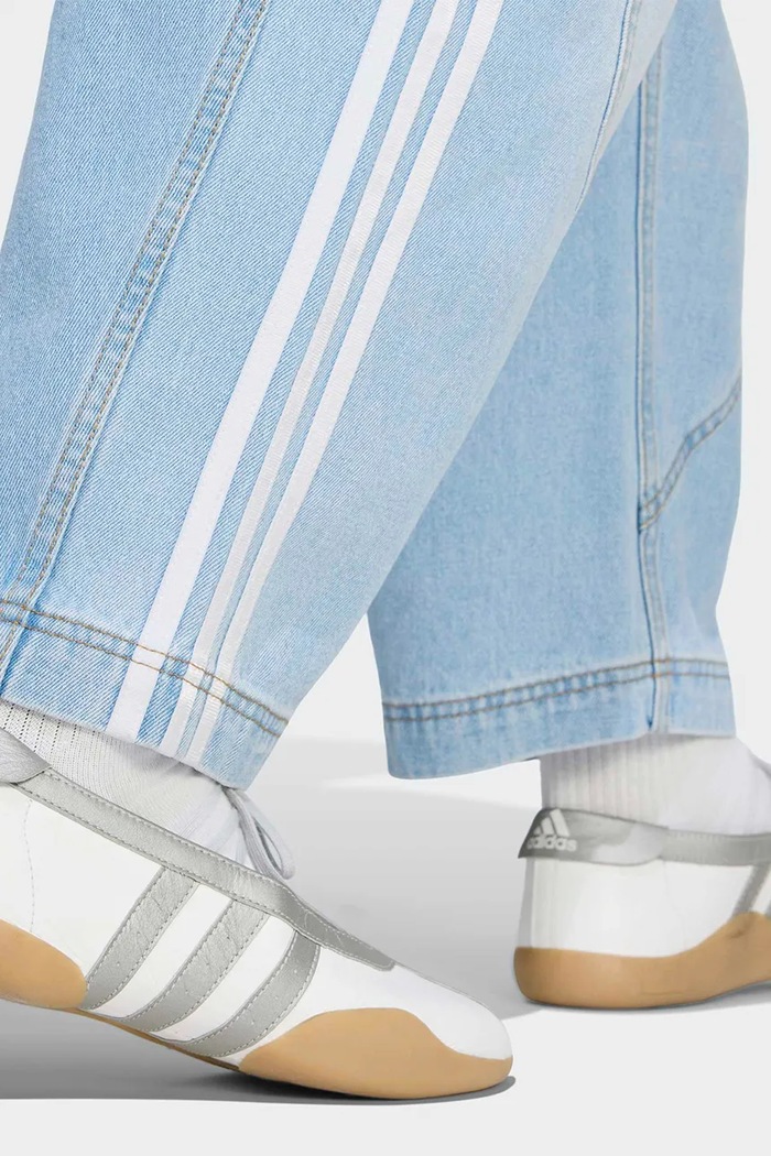 Джинсы barrel для женщин adidas Originals голубой LE5888