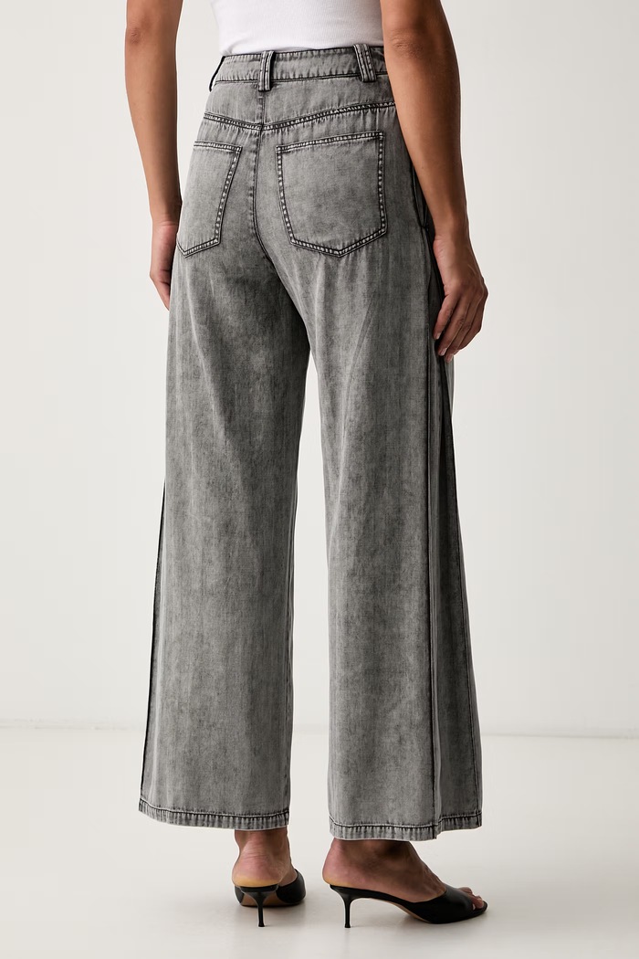 Odzież Patrizia Pepe spodnie wide leg damskie z lyocellem 8P0120.D0046 szary