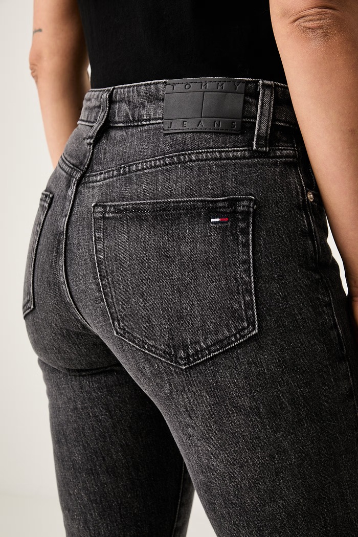 Tommy Jeans slim fit traperice za žene crna DW0DW23469