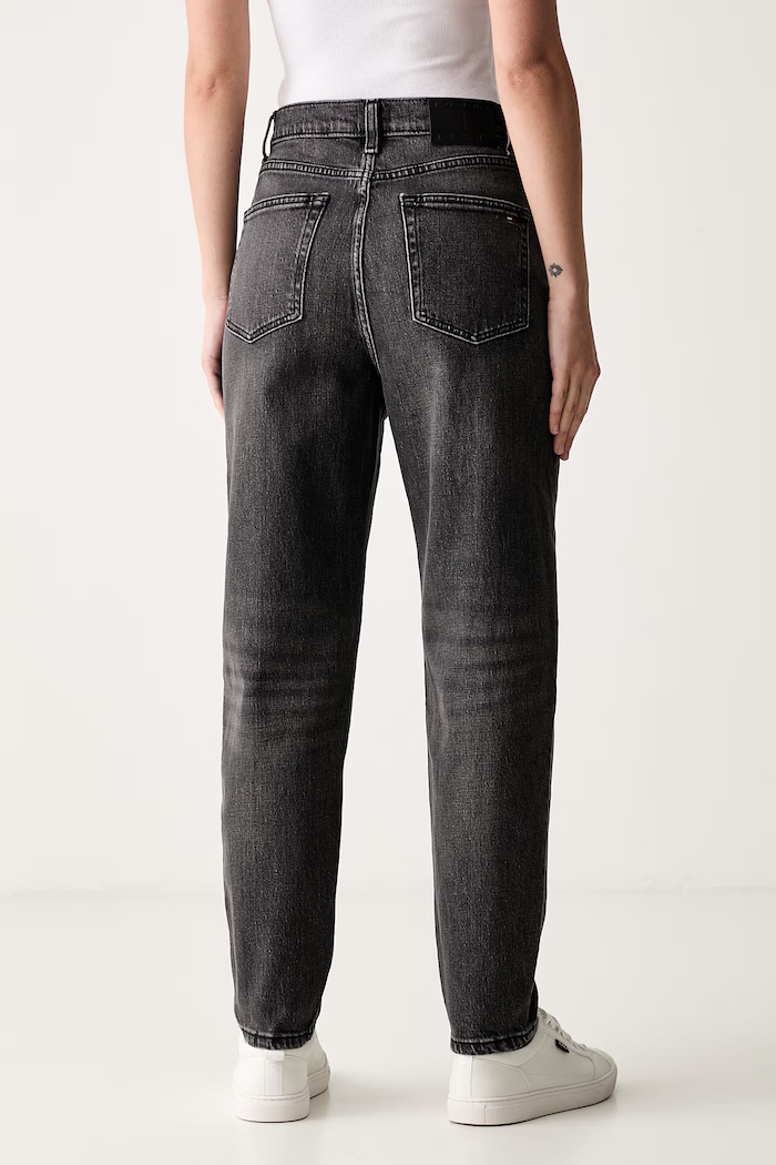 Odzież Tommy Jeans jeansy tapered damskie DW0DW21812 szary
