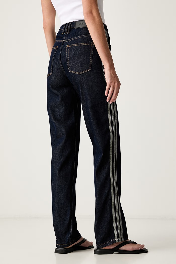 Odzież adidas Originals jeansy straight damskie Firebird KQ6489 granatowy