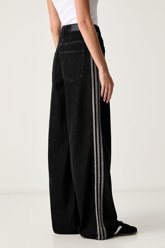 Odzież adidas Originals jeansy wide leg damskie KQ6469 czarny