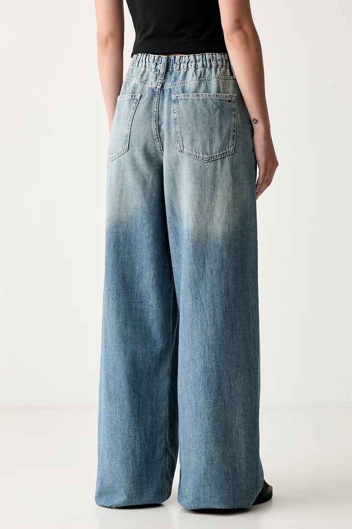Odjeća Tommy Jeans loose traperice za žene DW0DW23043 plava