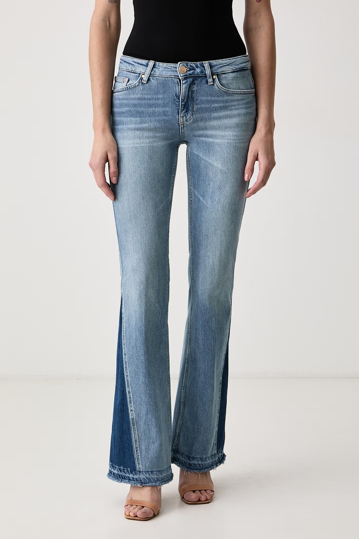 Guess Jeansy flare damskie BEVERLY niebieski W6BA41.D2579