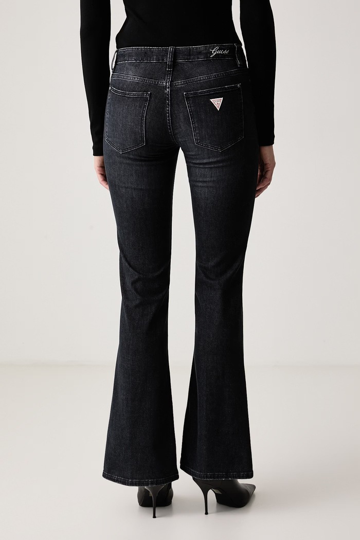 Odzież Guess Jeansy bootcut damskie BEVERLY W6BAJ7.D2088 czarny