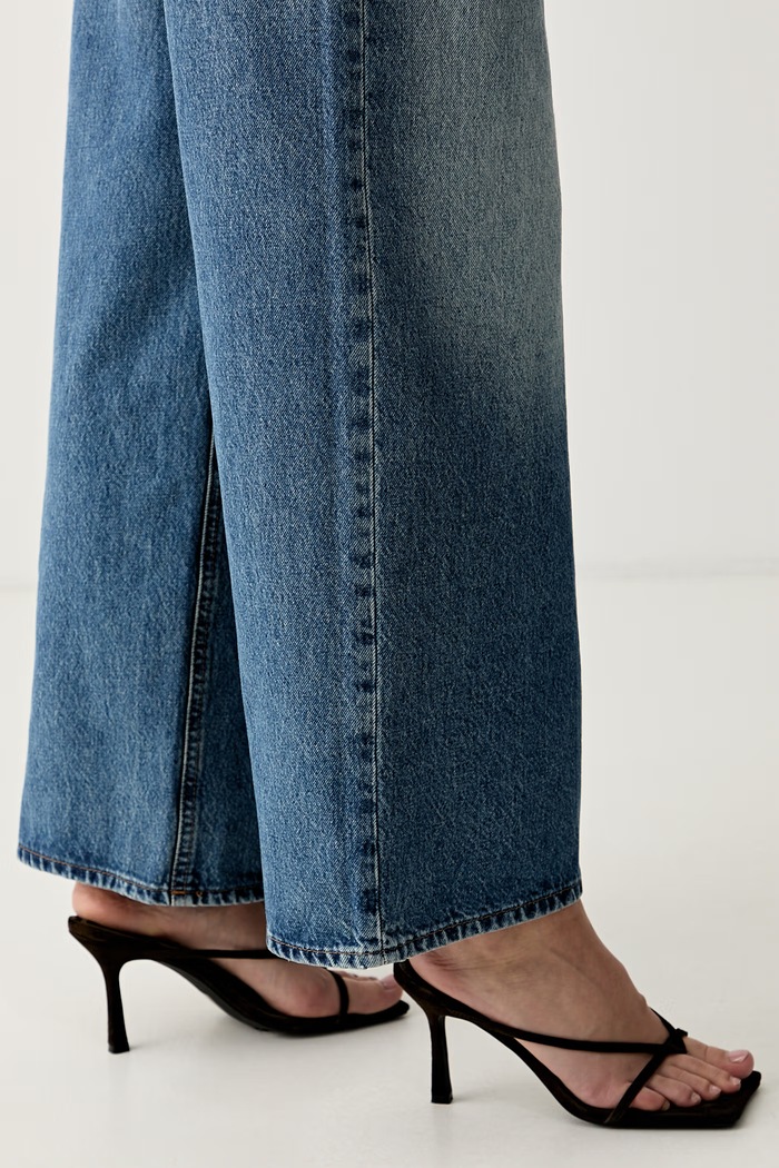 Calvin Klein Jeans kavbojke relaxed kroja ženske modra LV047G912G