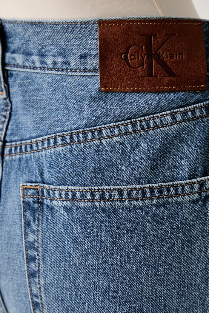 Calvin Klein Jeans barrel traperice za žene plava LV047G748G