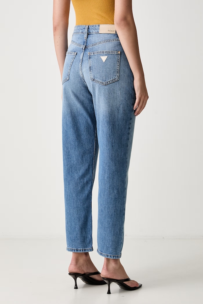 Odzież Guess jeansy mom fit damskie NEW MOM W6YA3J.D1542 niebieski