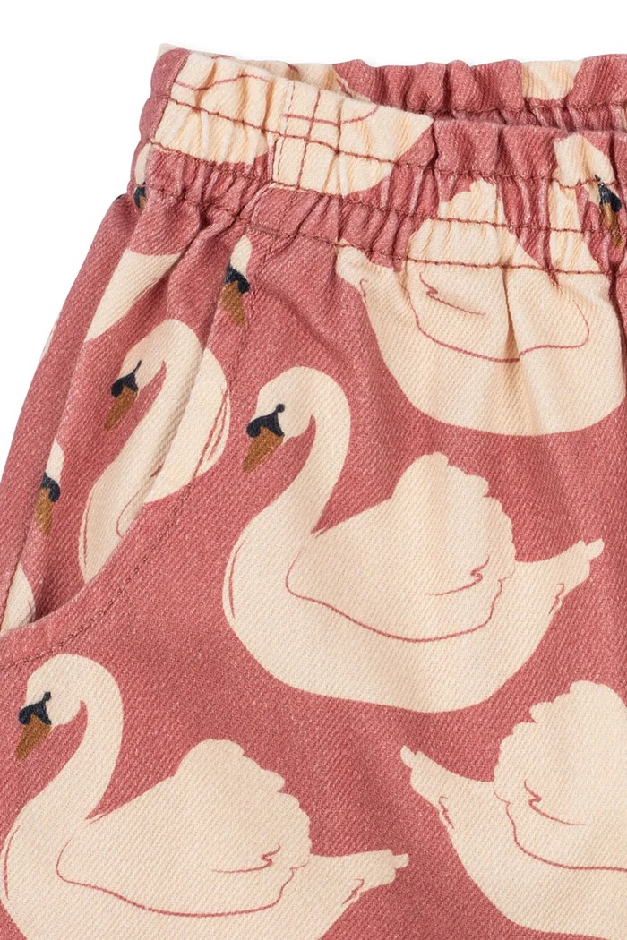 Jeansy mom fit dziecięce MAGOT FRILL PANTS GOTS Konges Sløjd KS106129.9BY2 różowy
