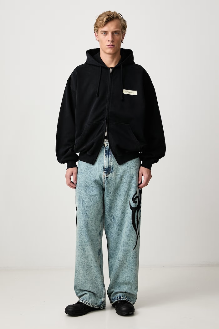 Vetements Graffiti Tribal джинси relaxed fit чоловічі MH27DJ089LB блакитний AW26