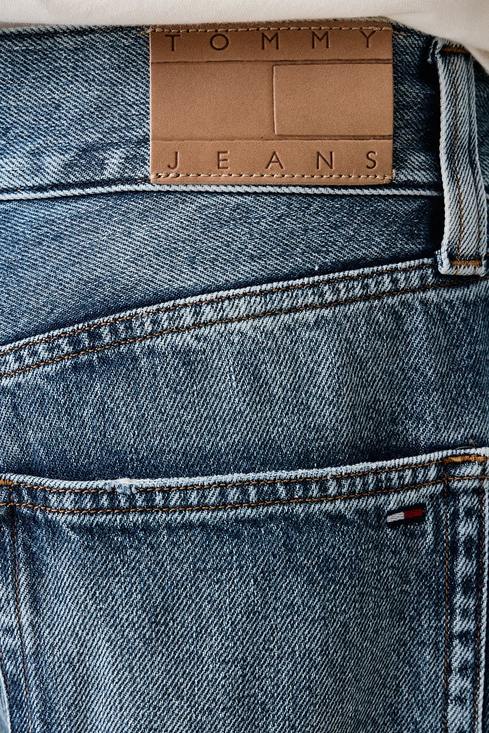 Barrel traperice za muškarce Tommy Jeans DM0DM23909 plava