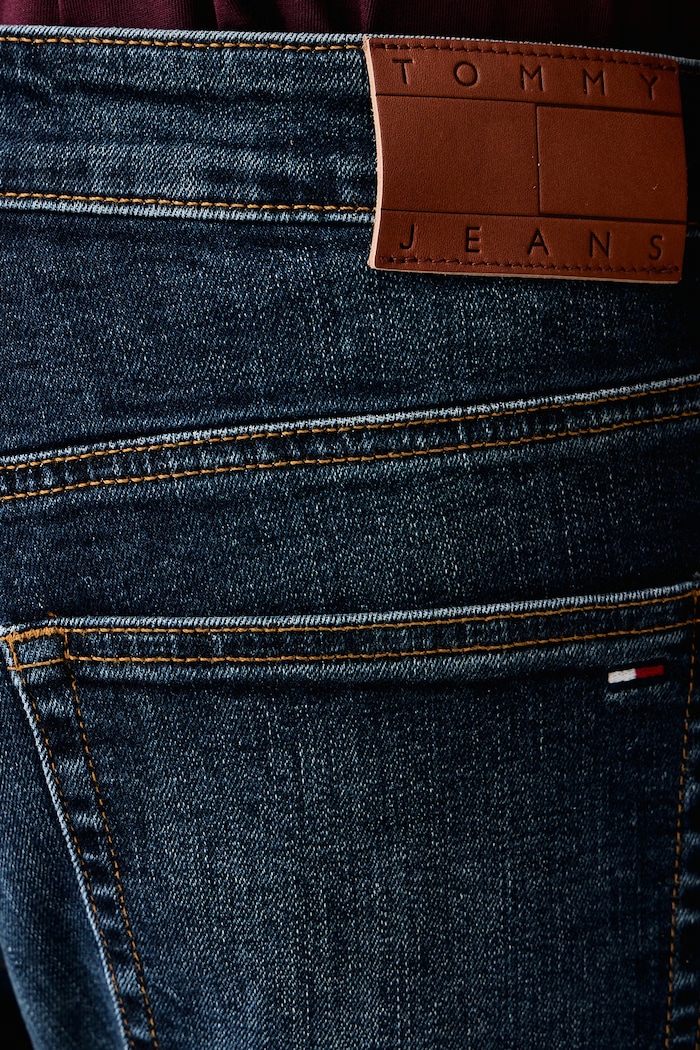 Rifle slim fit pánske Tommy Jeans DM0DM23479 tmavomodrá