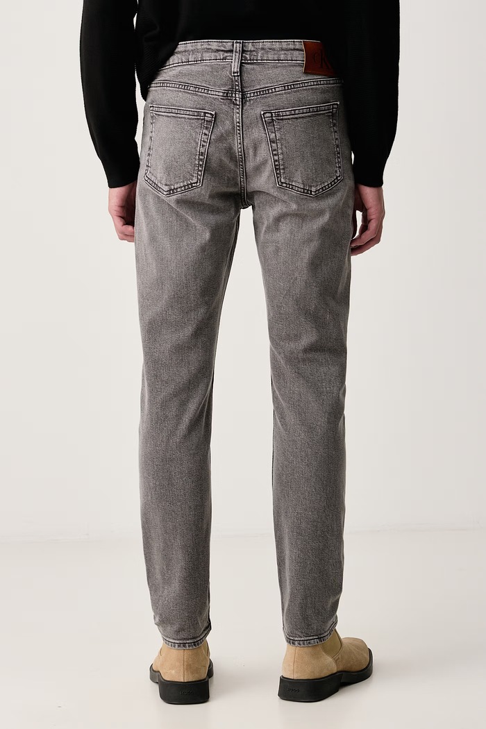 Abbigliamento Calvin Klein Jeans Jeans slim taper da uomo LV04RH729G grigio