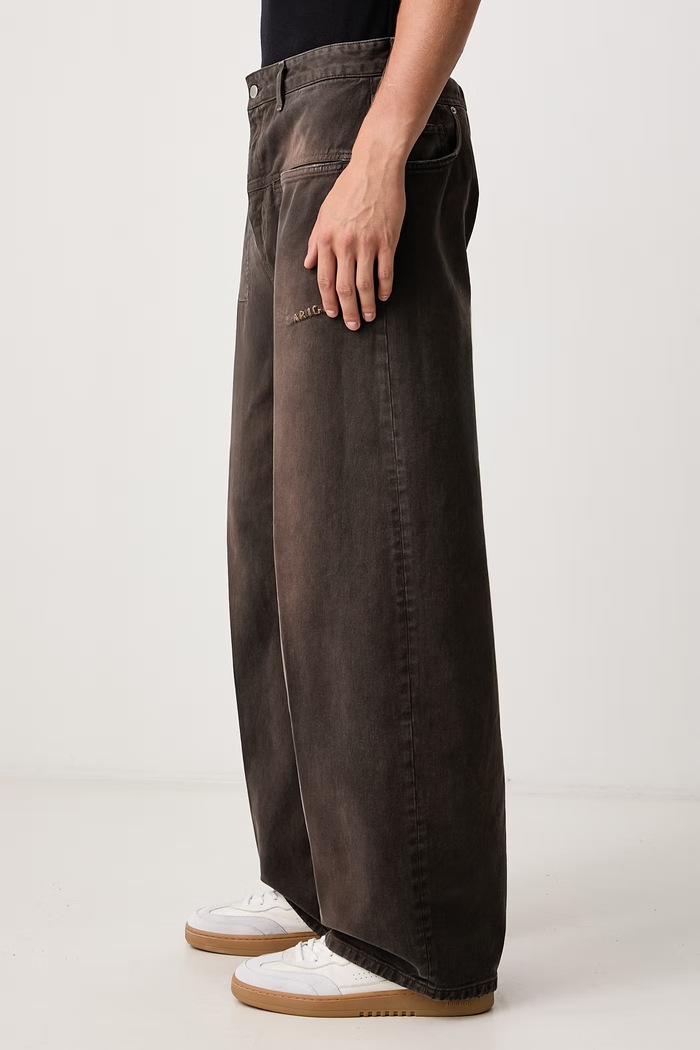 Invert jeansy relaxed fit męskie Axel Arigato A3778005 brązowy
