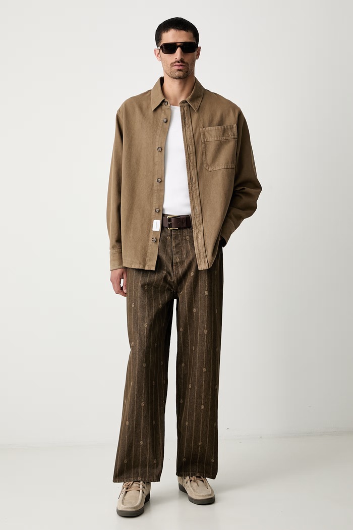 Drôle de Monsieur jeansy relaxed fit męskie Monogram L.BP168.CO315 brązowy AW26