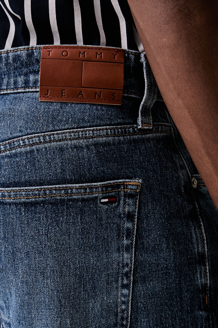 Tommy Jeans regularne traperice za muškarce mornarsko plava DM0DM23403