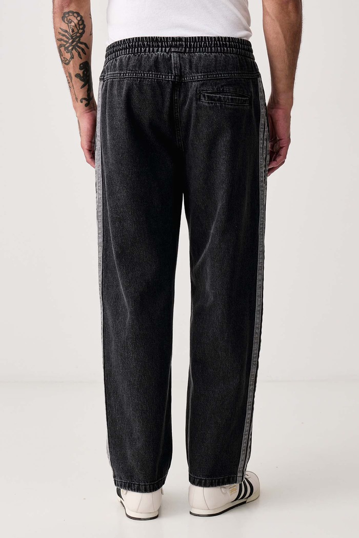 Odzież adidas Jeansy regular męskie Denim Pack KV8336 czarny
