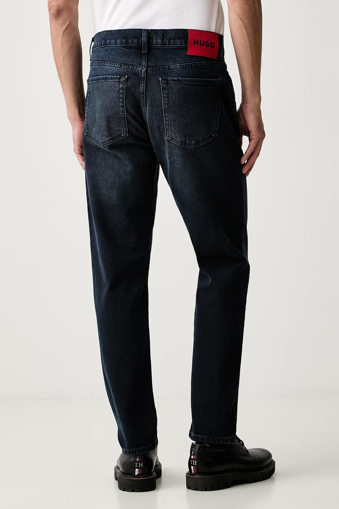 Odzież HUGO jeansy tapered męskie HUGO 50561474 granatowy