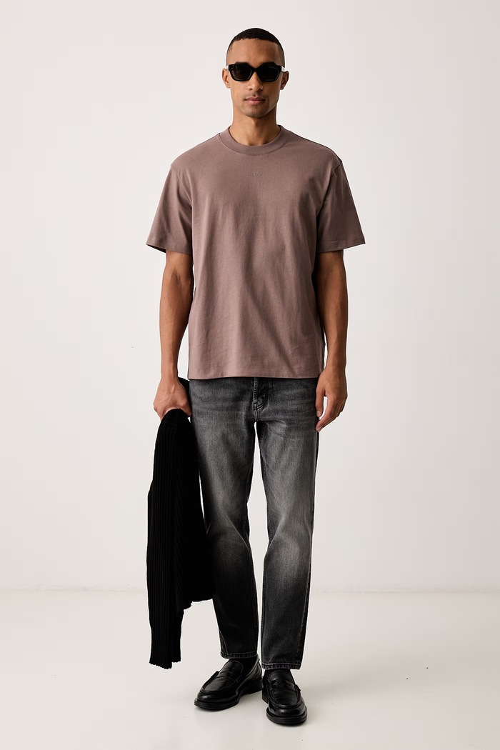 HUGO Tapered kavbojke moške HUGO 50561473 siva AW26