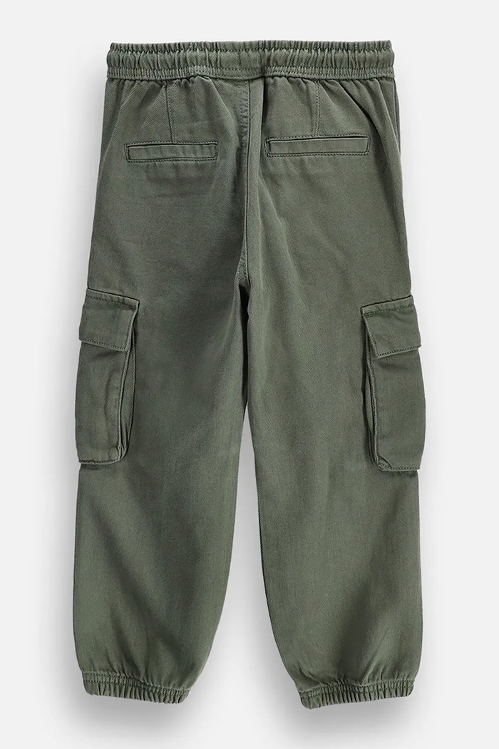 Coccodrillo Boyfriend kalhoty dětské bavlněné ZC6119101RBK zelená AW26