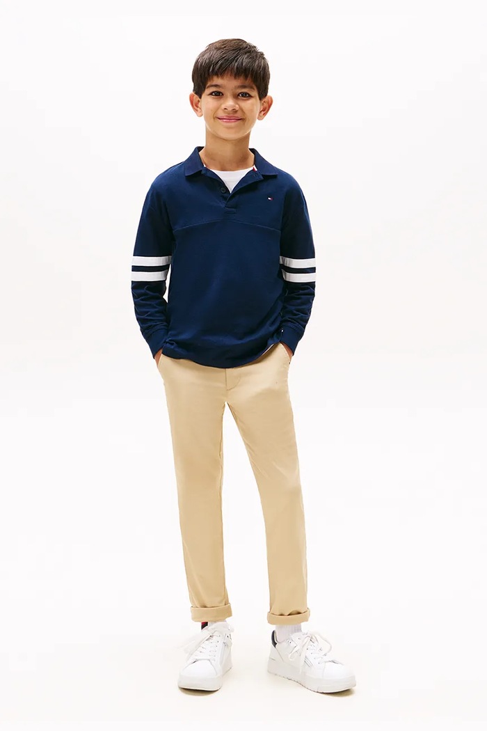 Chłopiec Tommy Hilfiger Spodnie chinos dziecięce z bawełną KB0KB09638.104.122.9BY2 beżowy