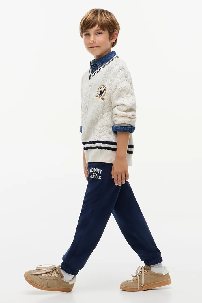 Chłopiec Tommy Hilfiger Spodnie joggery dziecięce bawełniane KB0KB10653.104.122.9BY2 granatowy