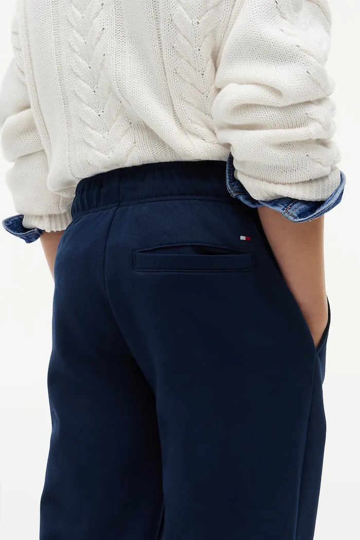 Spodnie joggery dziecięce bawełniane Tommy Hilfiger granatowy KB0KB10653.104.122.9BY2