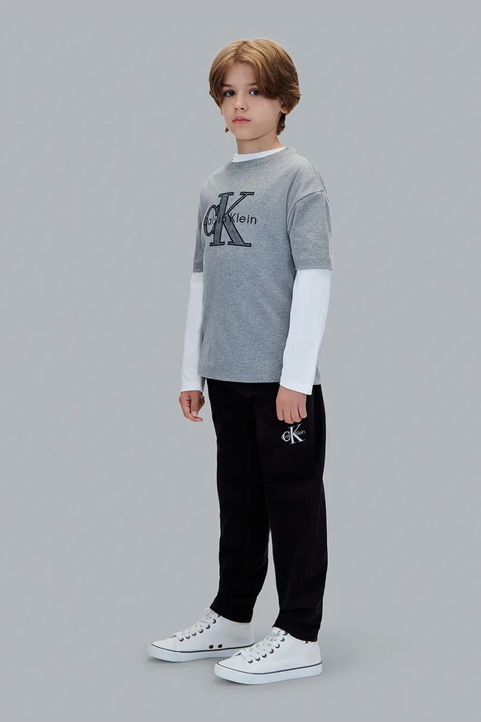 Calvin Klein Jeans spodnie dresowe dziecięce bawełniane z elastanem LVCKTJC14B.9BY2 czarny