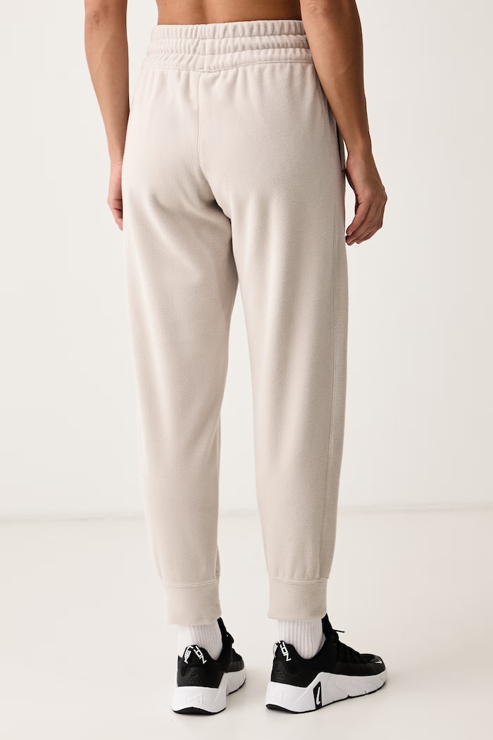 Odzież Nike Spodnie joggery damskie polarowe Nike One Therma-FIT IO1050.236 beżowy