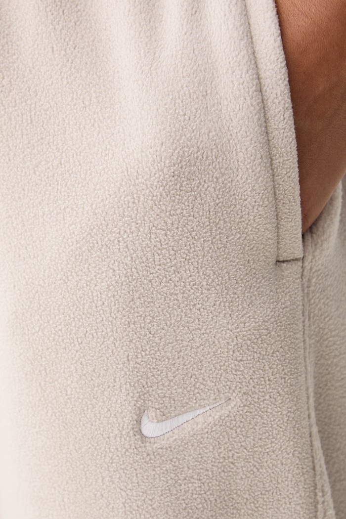 Spodnie joggery damskie polarowe Nike One Therma-FIT Nike IO1050.236 beżowy